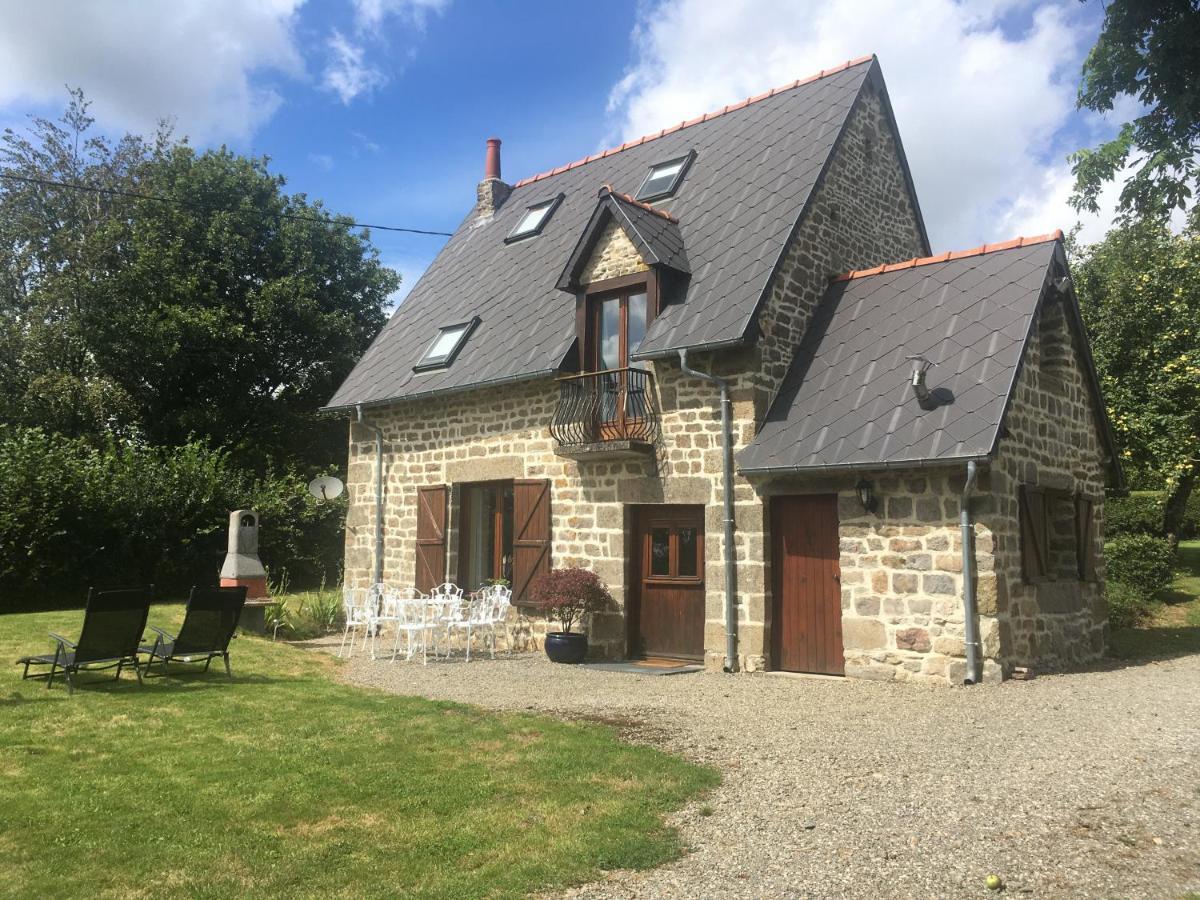 The Gingerbread House Cottage Beauficel Exteriör bild