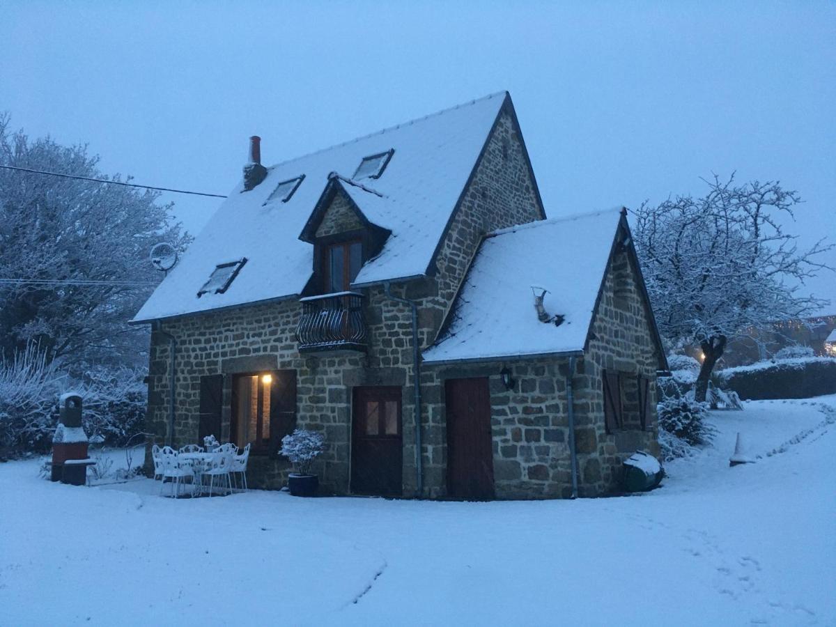 The Gingerbread House Cottage Beauficel Exteriör bild